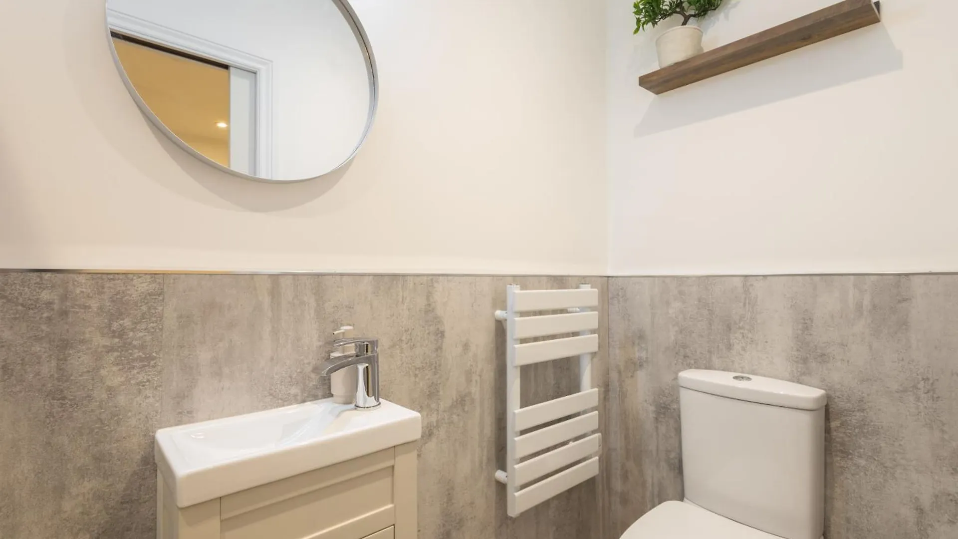 Apartment 4, King'S Court Scarborough